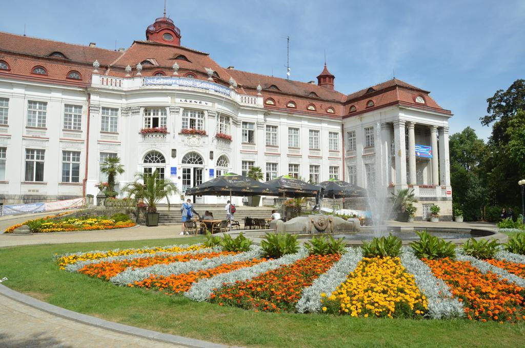 Hotel Derby Karlovy Vary Luaran gambar