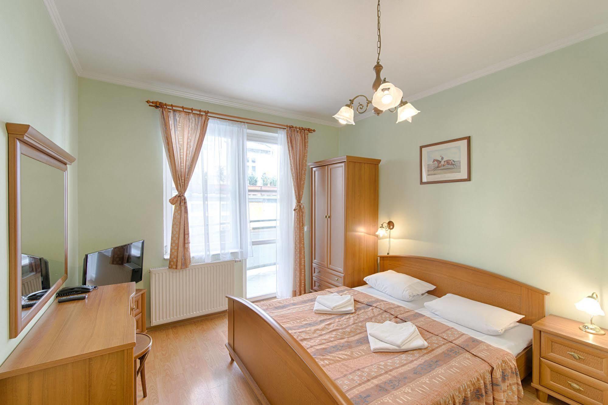 Hotel Derby Karlovy Vary Luaran gambar