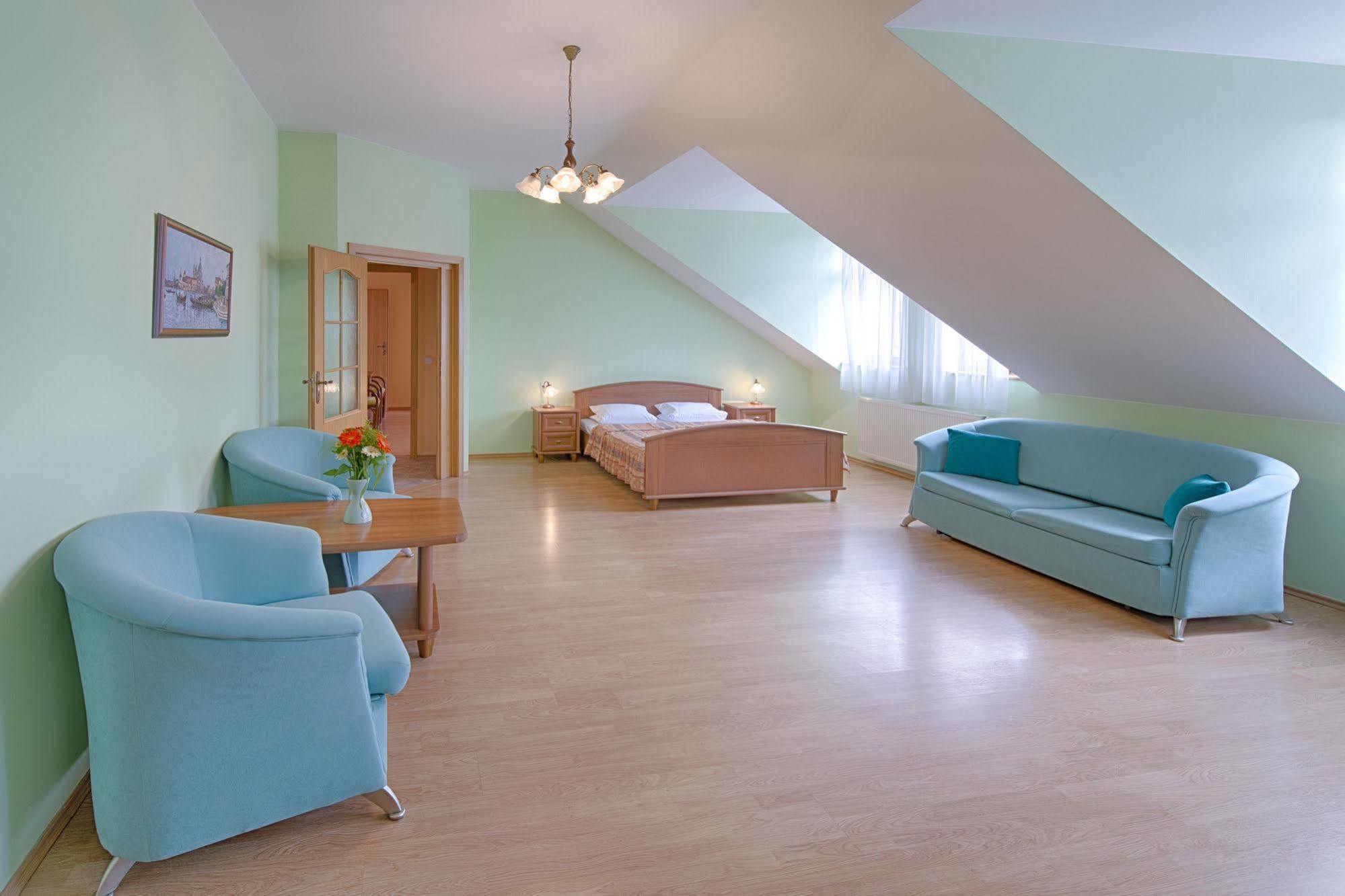 Hotel Derby Karlovy Vary Luaran gambar
