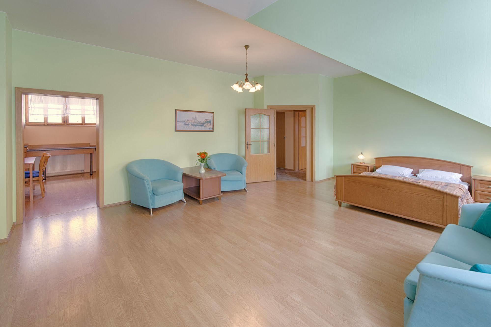 Hotel Derby Karlovy Vary Luaran gambar